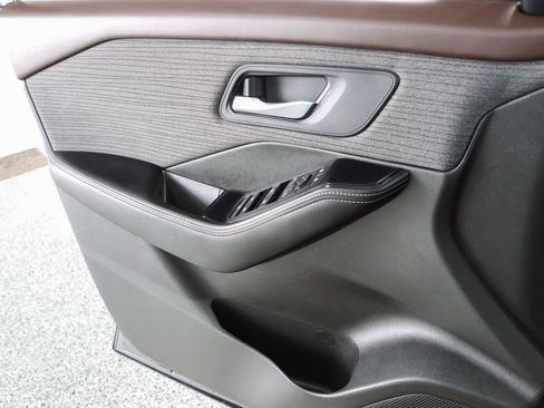 Used 2023 Nissan Rogue SV FWD image 21