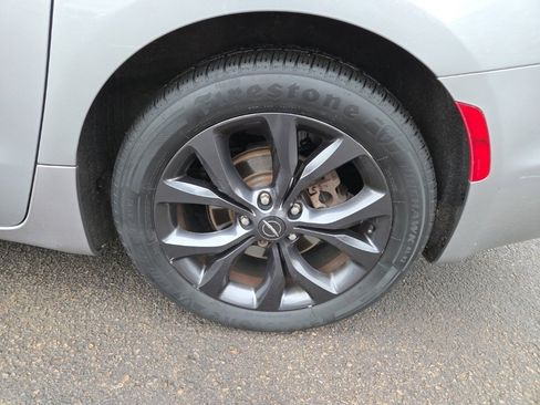 Used 2018 Chrysler Pacifica Touring-L w/ Premium Audio Group image 21