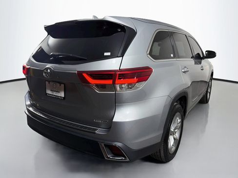Used 2018 Toyota Highlander Limited FWD image 6