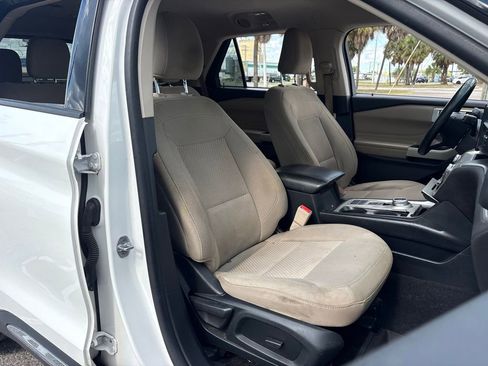 Used 2022 Ford Explorer XLT RWD image 17