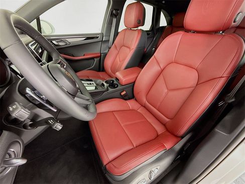 New 2025 Porsche Macan image 5