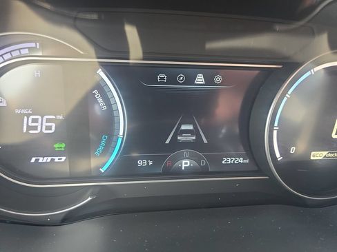 Used 2022 Kia Niro EX FWD image 18