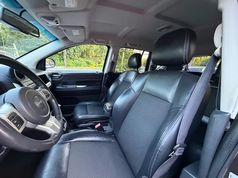 Used 2016 Jeep Compass Latitude FWD image 23