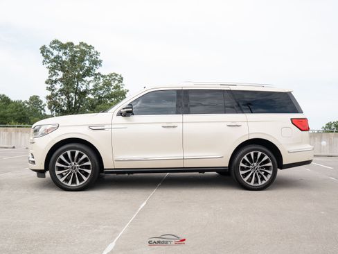 Used 2018 Lincoln Navigator Select w/ Technology Package RWD image 4