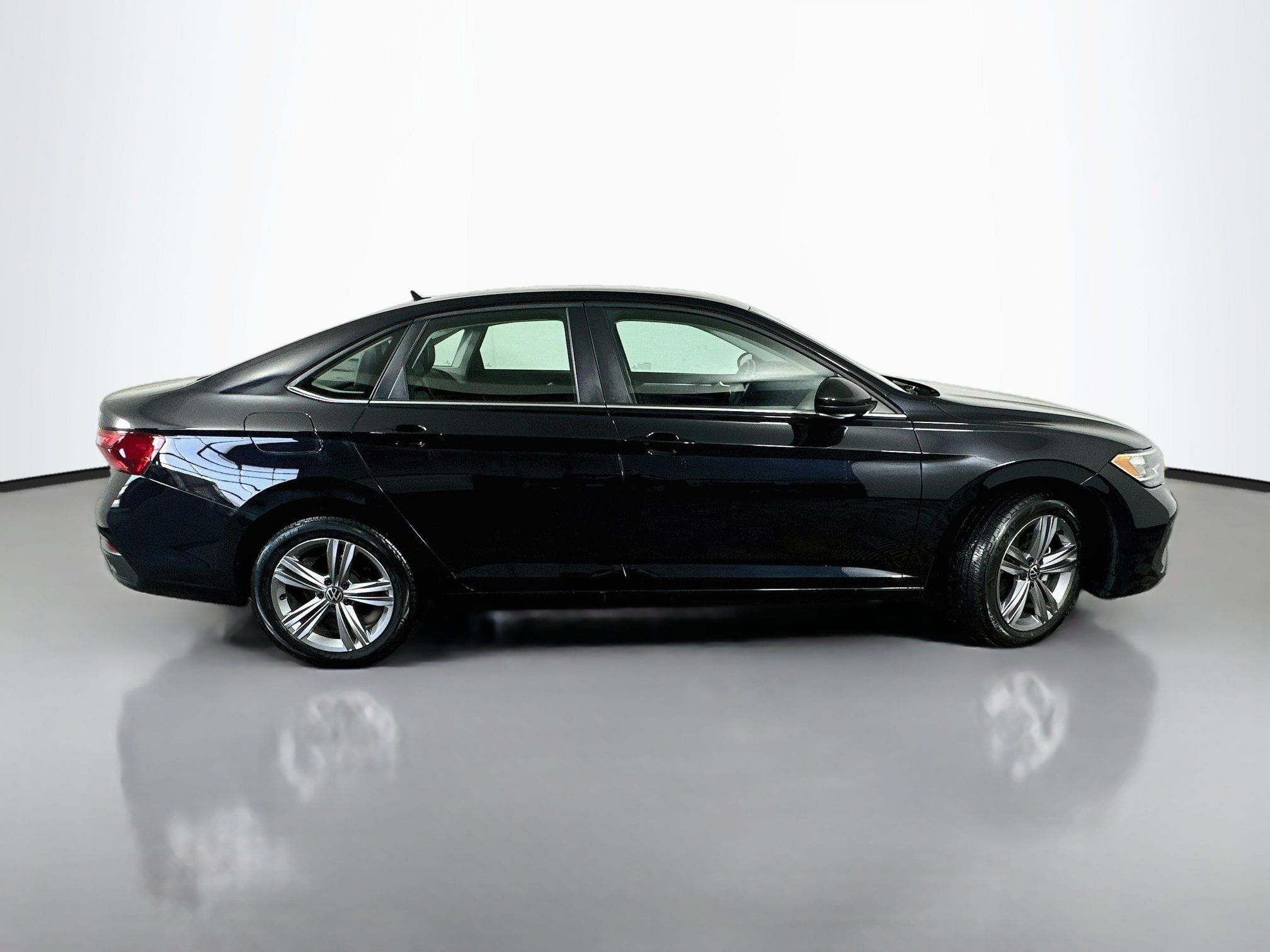 Used 2024 Volkswagen Jetta SE FWD image 8