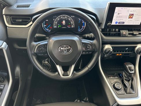 Used 2025 Toyota RAV4 SE AWD/4WD image 15
