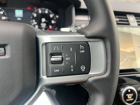 Used 2025 Land Rover Discovery Dynamic SE image 22