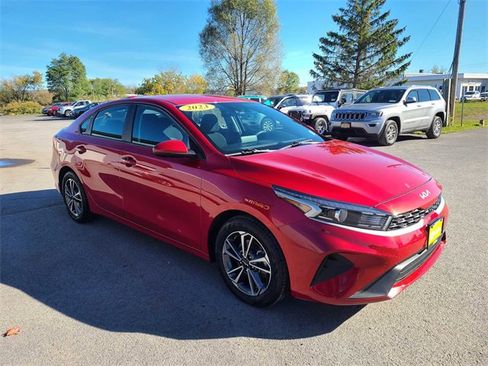 Used 2023 Kia Forte LXS image 4