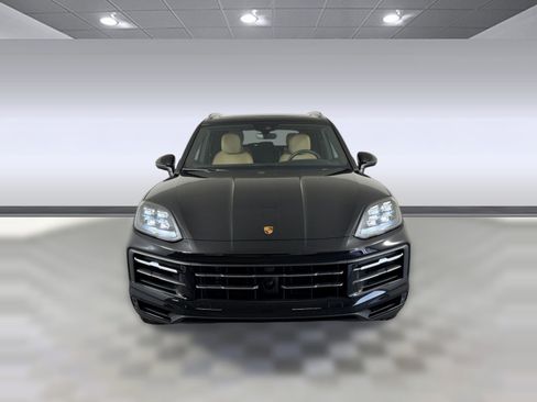 Used 2025 Porsche Cayenne AWD/4WD image 6