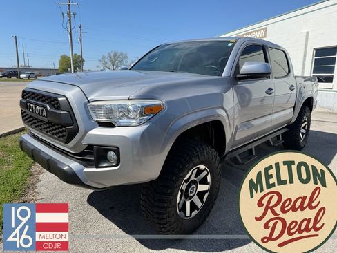 Used 2017 Toyota Tacoma SR image 1