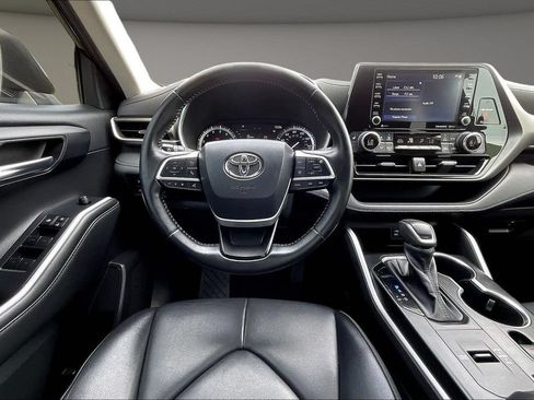 Used 2022 Toyota Highlander XLE FWD image 10