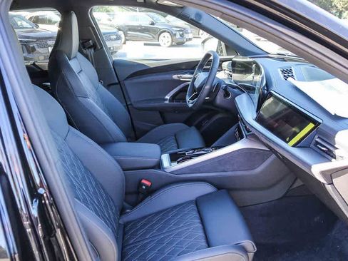 New 2025 Audi SQ5 Prestige image 18