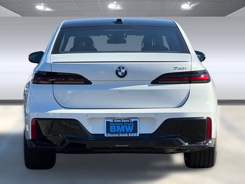 New 2025 BMW 740i image 9
