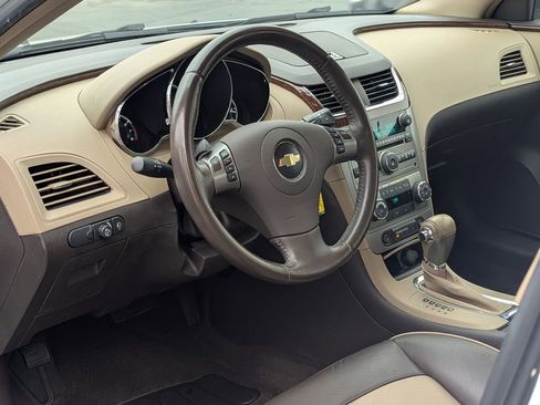 Used 2009 Chevrolet Malibu LTZ w/ HFV6 Engine Package image 9
