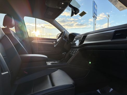 Used 2021 Volkswagen Atlas SE image 24