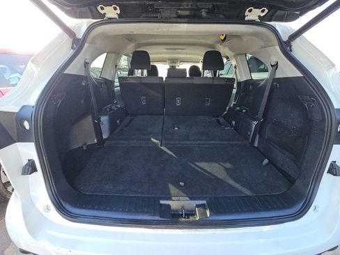 Used 2021 Toyota Highlander LE image 10