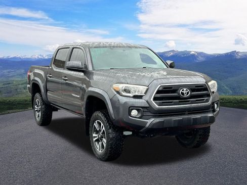 Used 2017 Toyota Tacoma SR5 w/ Tow Package AWD/4WD image 8