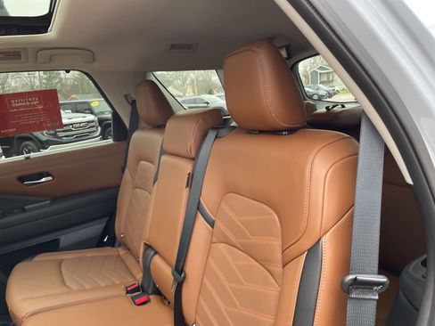 Used 2025 Nissan Pathfinder Platinum w/ Cargo Package image 46