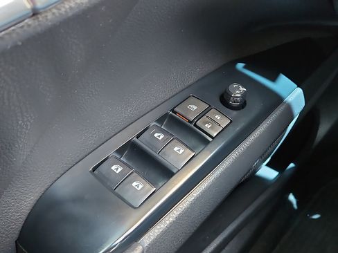 Used 2018 Toyota Camry SE w/ Convenience Package FWD image 11