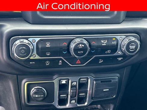 Used 2021 Jeep Wrangler Unlimited Sahara AWD/4WD image 19