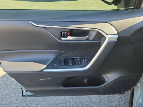 Used 2020 Toyota RAV4 XLE image 21