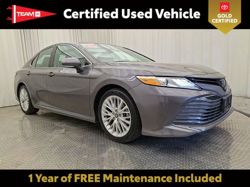 Certified 2020 Toyota Camry XLE FWD image 1