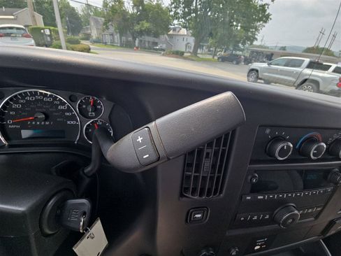 Used 2018 Chevrolet Express 3500 w/ Driver Convenience Package image 14