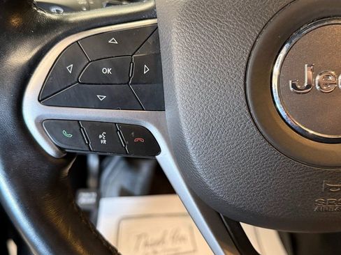 Used 2022 Jeep Grand Cherokee Laredo X AWD/4WD image 9