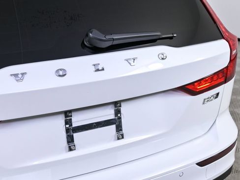 Certified 2025 Volvo V60 B5 Cross Country Plus image 37