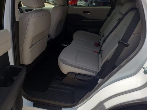 Certified 2025 Nissan Pathfinder SL FWD image 9