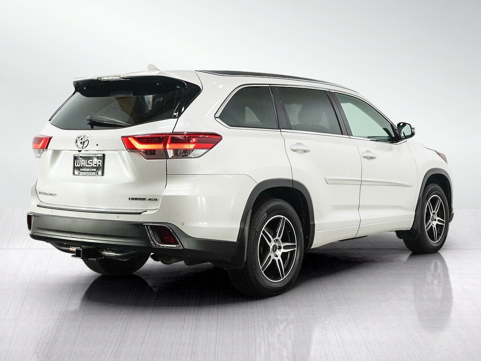 Used 2017 Toyota Highlander Limited Platinum AWD/4WD image 5