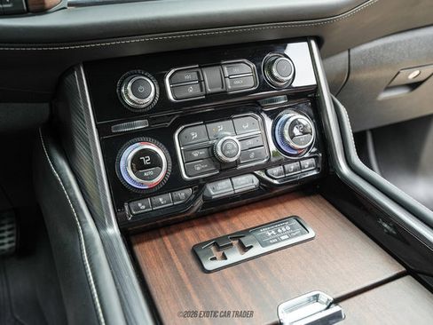 Used 2024 GMC Yukon Denali Ultimate w/ LPO, Floor Liner Package AWD/4WD image 43