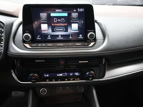 Used 2023 Nissan Rogue SV FWD image 9