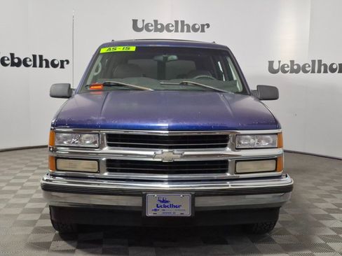 Used 1999 Chevrolet Suburban 2WD w/ Preferred Equipment Group 3 image 2