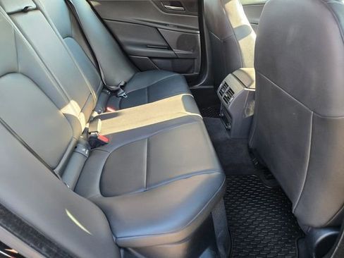 Used 2017 Jaguar XE Premium image 20