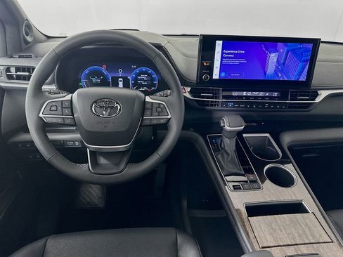Used 2026 Toyota Sienna Platinum AWD/4WD image 23