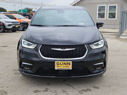 New 2026 Chrysler Pacifica Select image 8