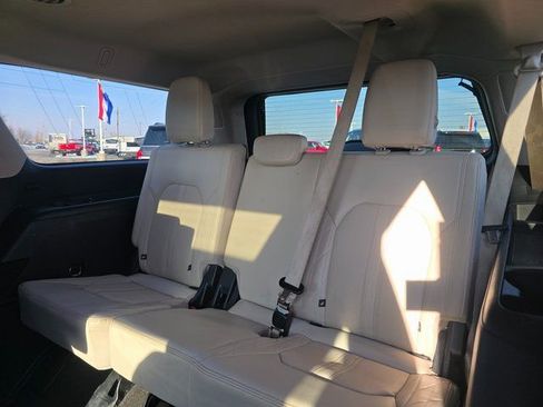 Used 2023 Ford Expedition Max Platinum image 16