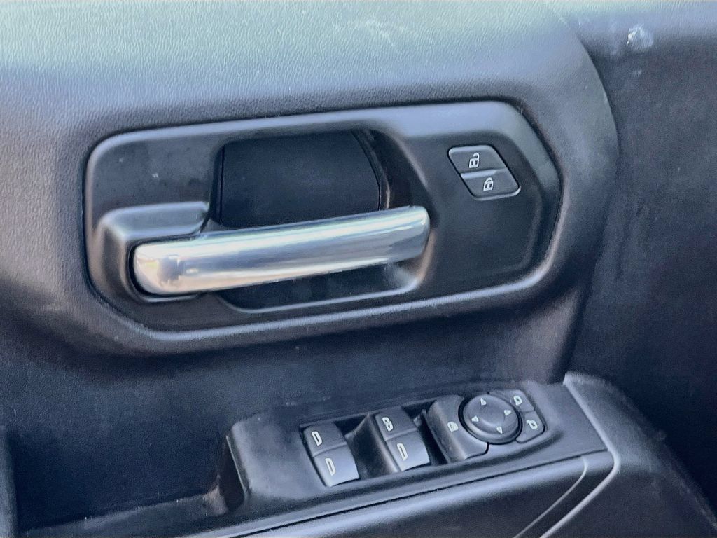 Used 2025 Chevrolet Silverado 1500 Custom AWD/4WD image 17