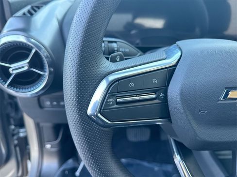 New 2026 Chevrolet Equinox EV LT image 17