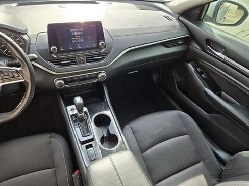 Used 2022 Nissan Altima 2.5 SV w/ SV Premium Package image 16