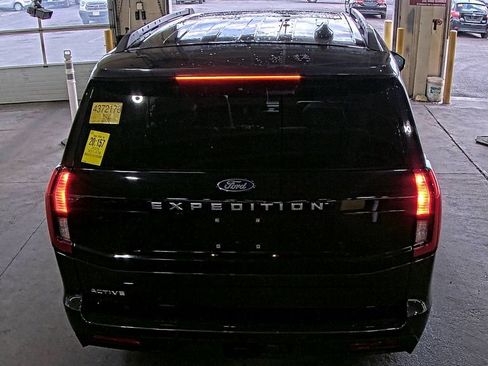 Used 2025 Ford Expedition Active AWD/4WD image 2
