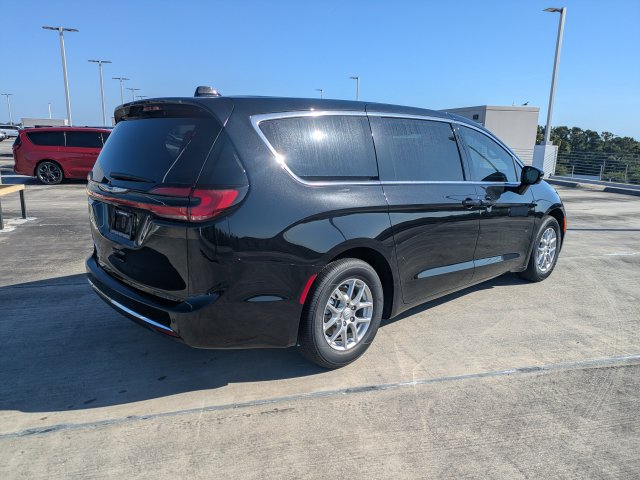 New 2026 Chrysler Pacifica Select FWD image 4