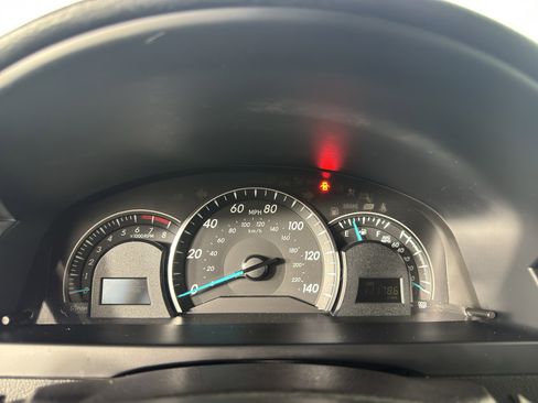 Used 2014 Toyota Camry LE image 23