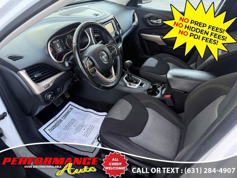 Used 2018 Jeep Cherokee Latitude w/ Altitude Package AWD/4WD image 7