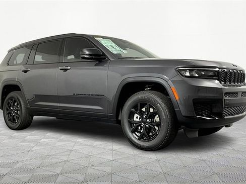 New 2025 Jeep Grand Cherokee L Altitude image 3