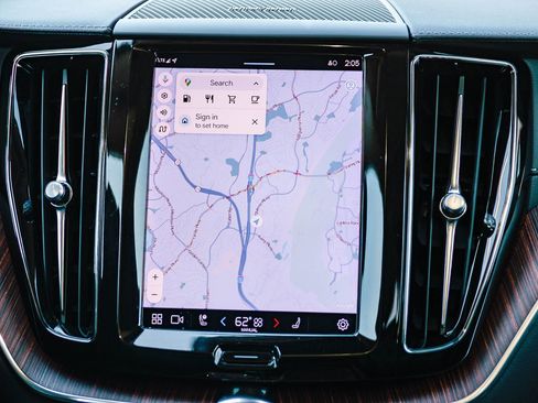 Used 2023 Volvo XC60 B5 Ultimate w/ Climate Package image 16