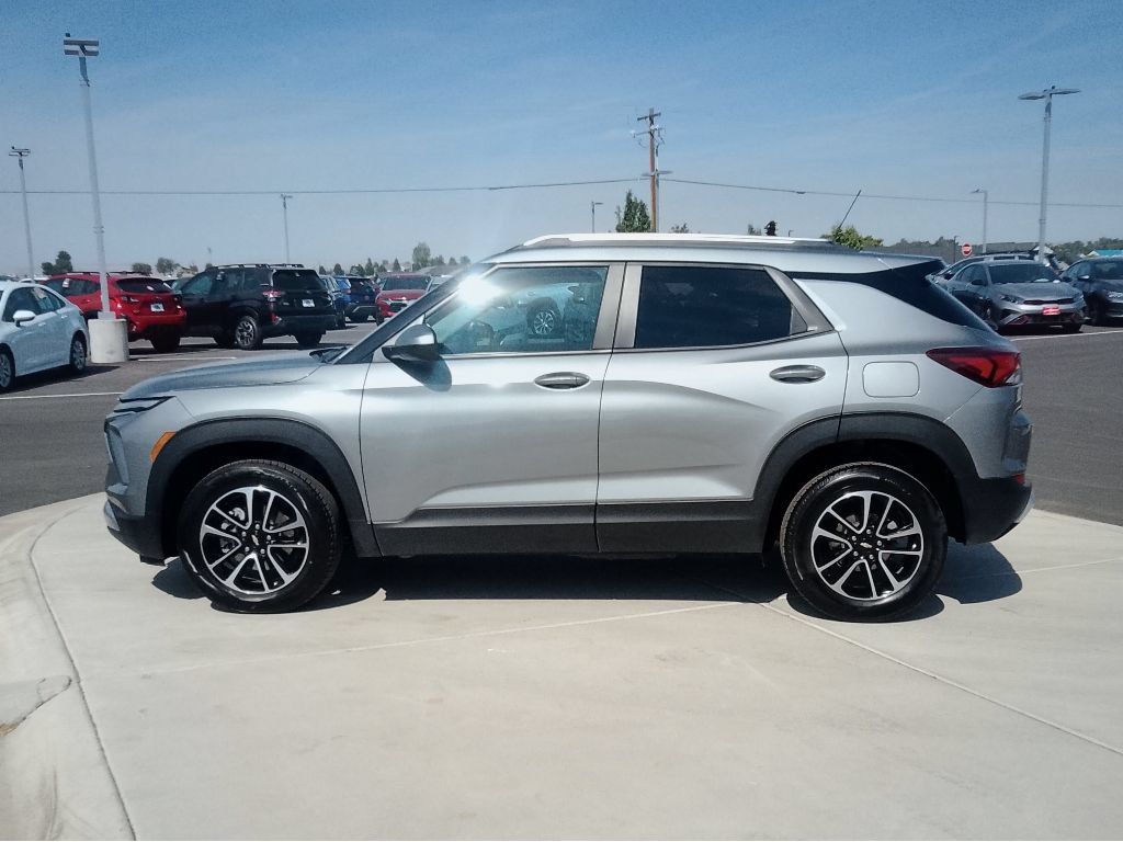 Used 2025 Chevrolet TrailBlazer LT AWD/4WD image 6