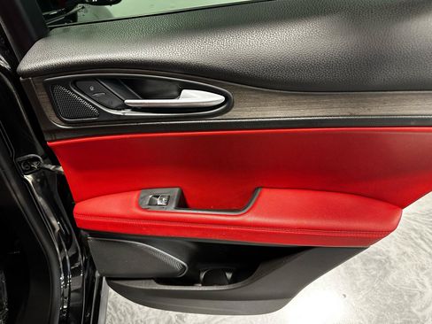 Used 2020 Alfa Romeo Stelvio Ti w/ Nero Edizione AWD/4WD image 16