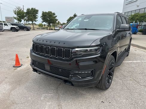 New 2025 Jeep Wagoneer L Series II w/ Convenience Group I AWD/4WD image 12